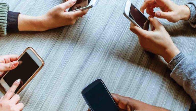 5 أسباب صحية للابتعاد عن الهواتف الذكية