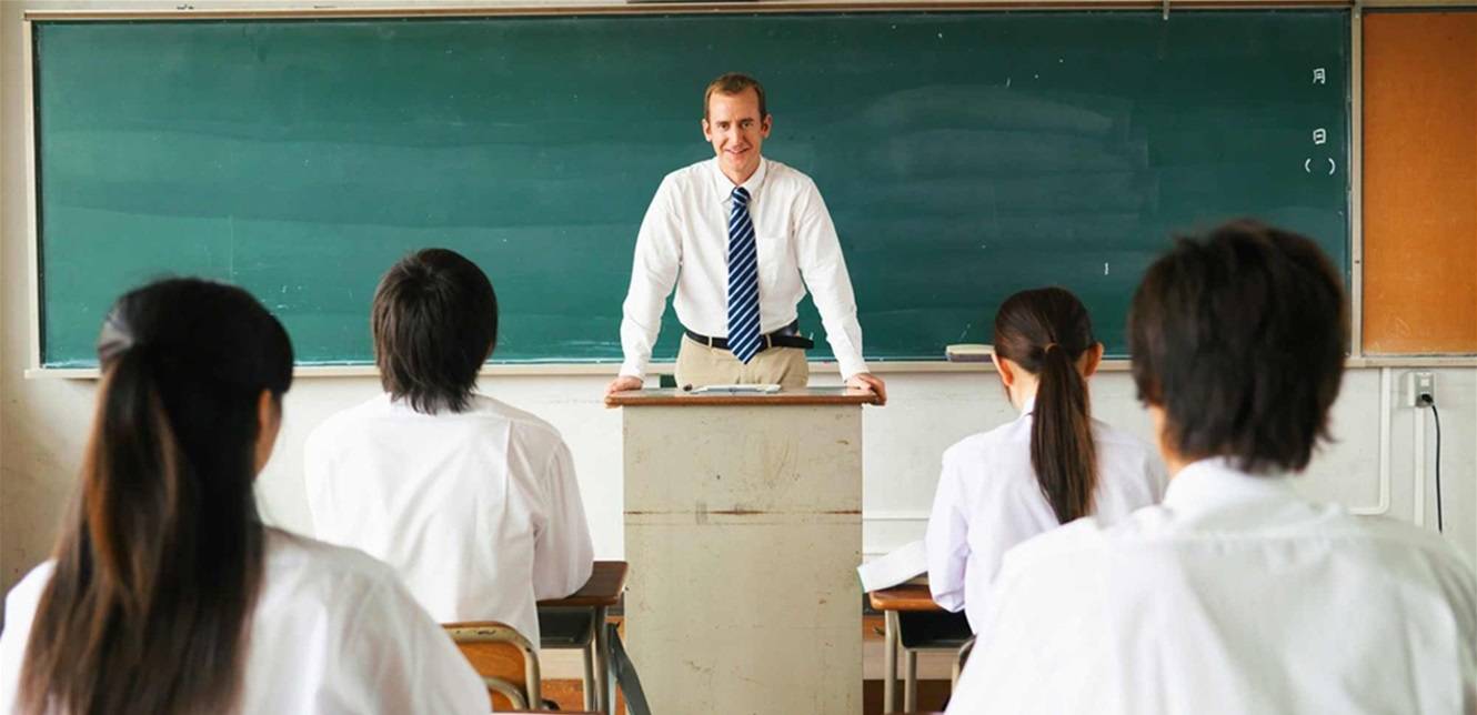 نقل كورونا "دلتا" لـ18 تلميذا... مدرس مستهتر يثير الذعر في مدرسة!