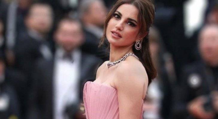 حقيبة درة تثير متابعيها.. وإليكم سعرها الباهظ