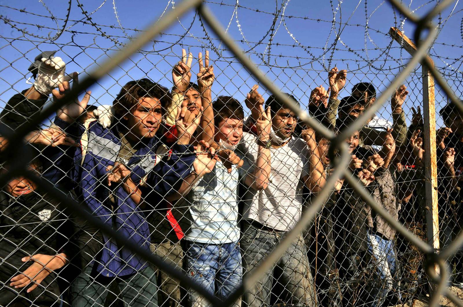طاجيكستان: لم نتلق أي مساعدة.. لسنا مستعدّين لتدفق اللاجئين الأفغان