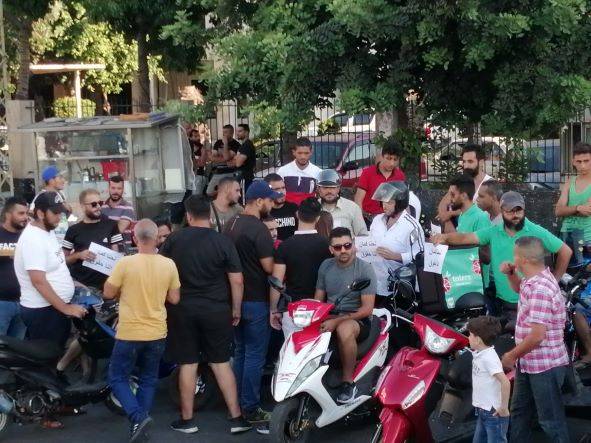 وقفة احتجاجية لأصحاب وسائقي الدراجات النارية في صيدا