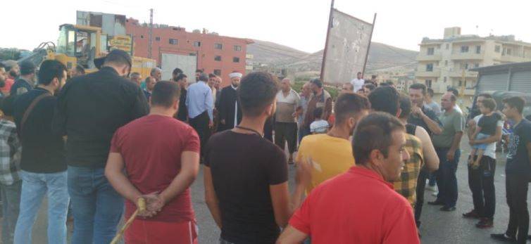 قطع طريق الصويري في البقاع الغربي