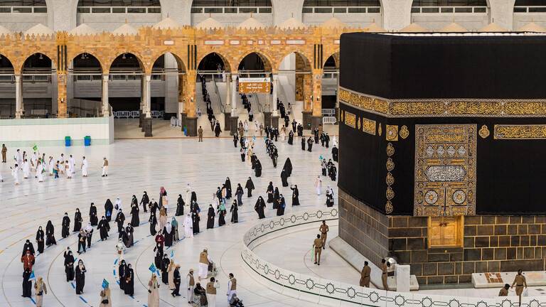 السعودية توافق على استقبال عقود شركات الحجّ والعمرة الفلسطينية