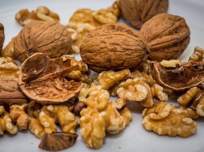 نوع من المكسرات يقلل من خطر الإصابة بأمراض القلب