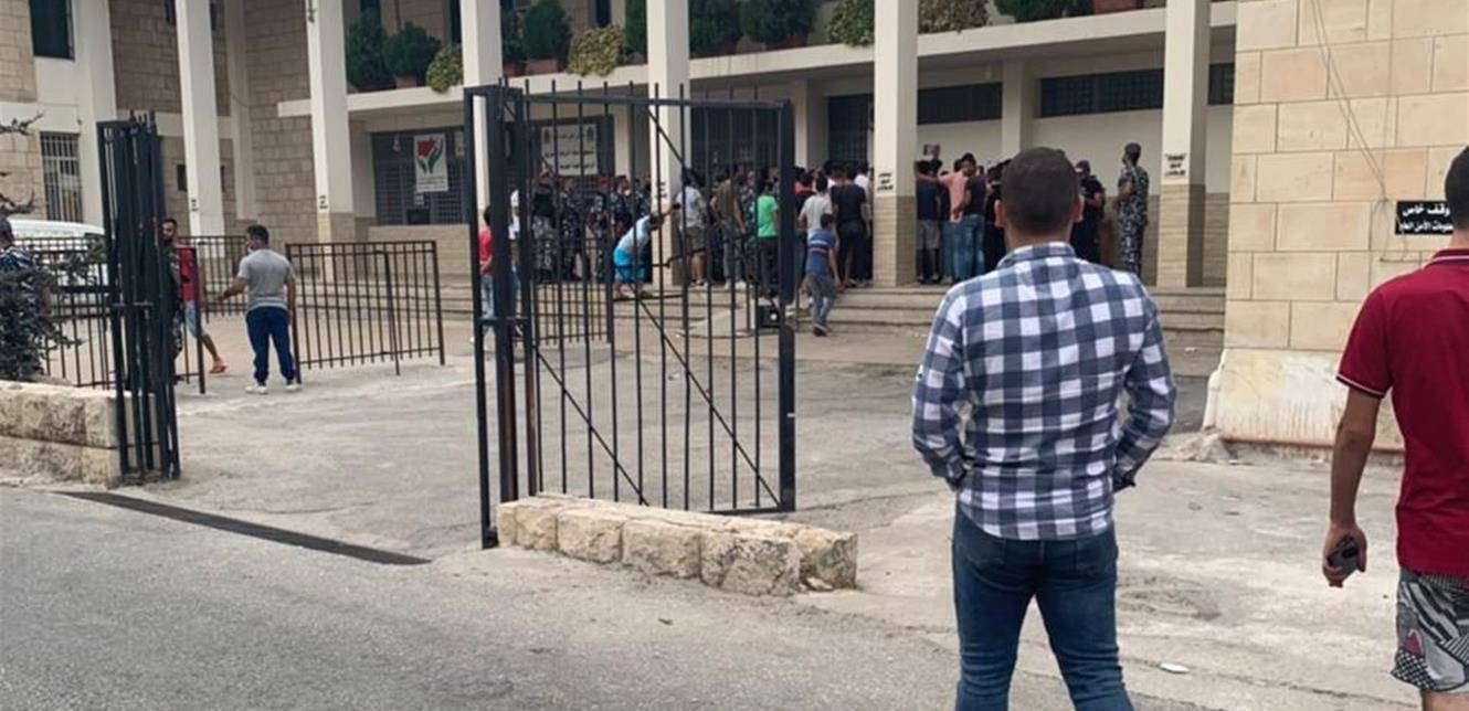 وقفة احتجاجيّة أمام سرايا حلبا ومحطة التحويل والتغذية الكهربائية في البلدة