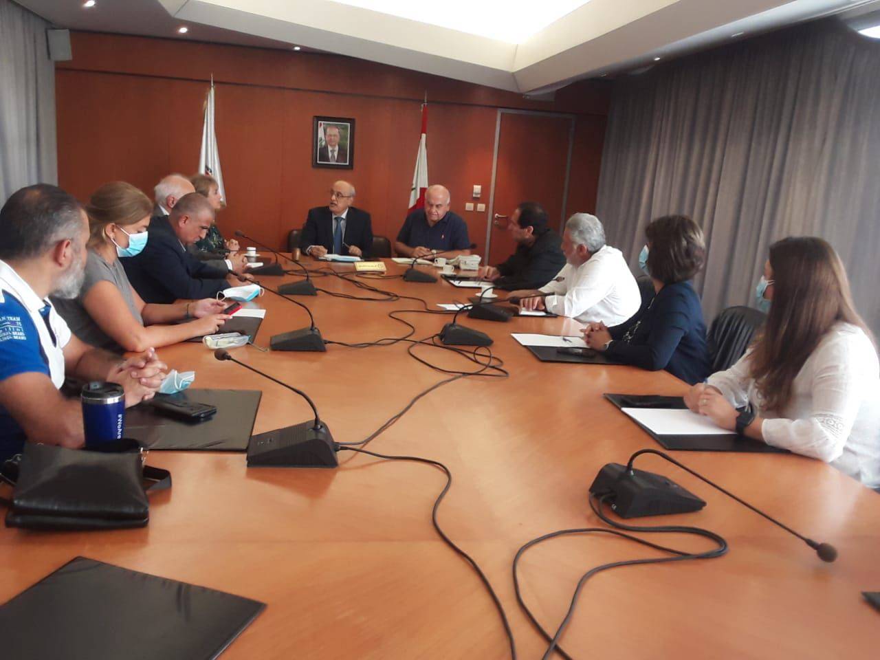 بيان حول تأمين مادة البنزين للأطباء والممرضات والقطاع الاستشفائي