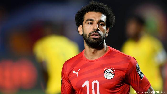 محمد صلاح يحط في الغابون وينضم للمنتخب المصري