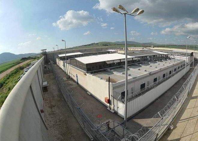 سلطات الاحتلال تعتزم نقل 400 أسير فلسطيني من سجن 