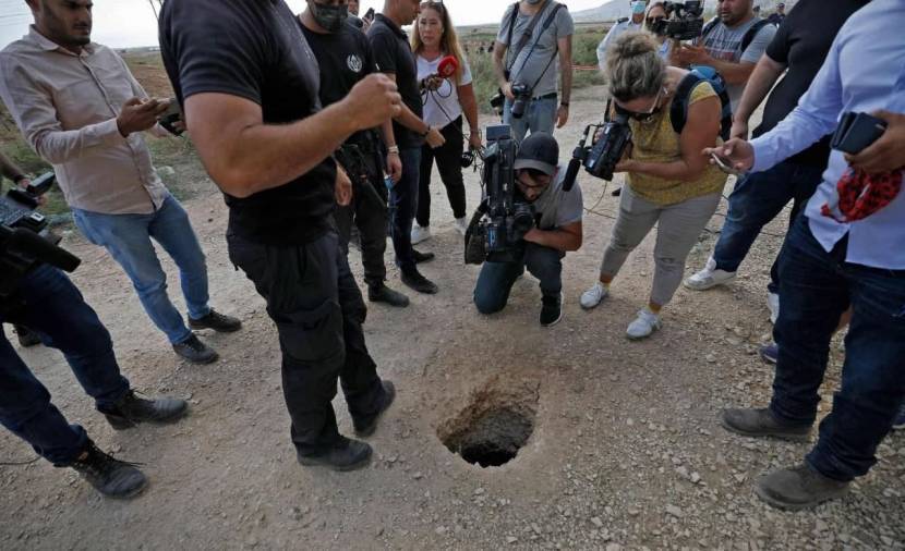 بالفيديو: لحظة خروج الأسرى الفلسطينيين الفارّين من النفق