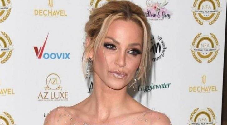 المغنية البريطانية سارة هاردينغ تفارق الحياة في عز شبابها لهذا السبب