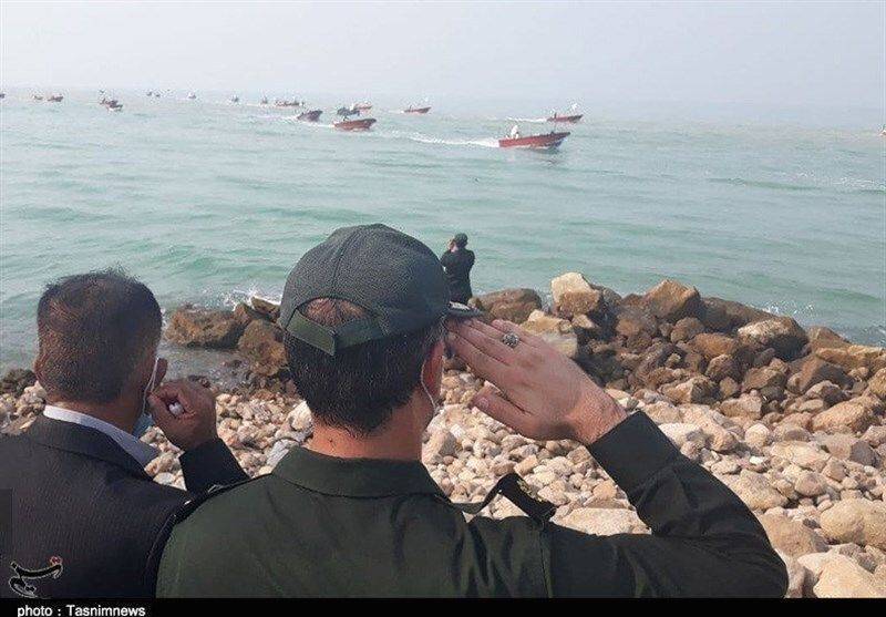 "سنتعامل مع الأعداء بصرامة".. استعراض بحري للحرس الثوري في مياه الخليج