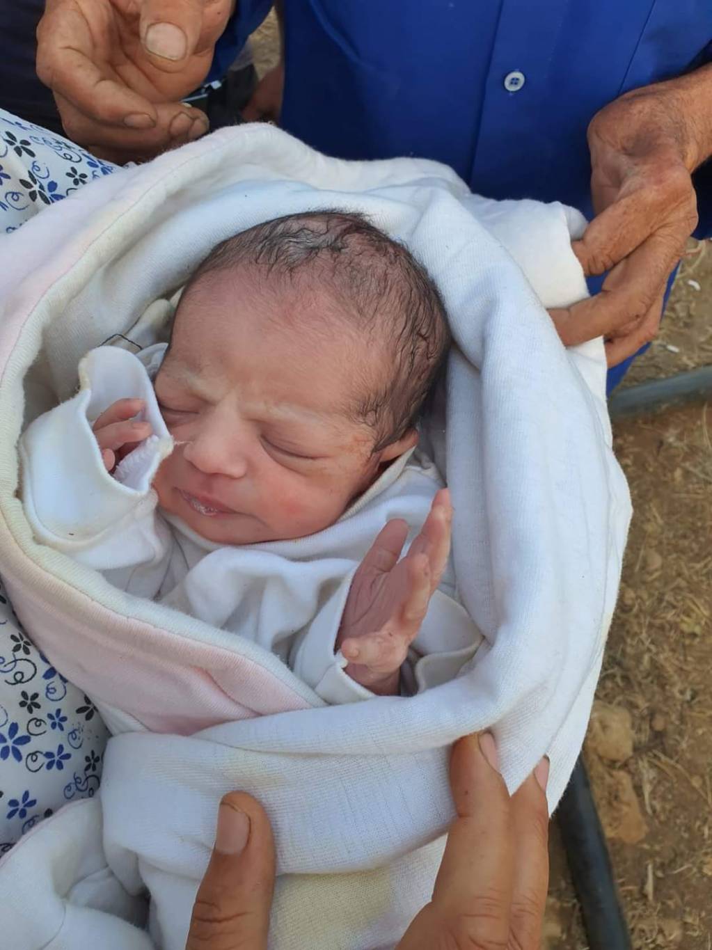العثور على طفلة حديثة الولادة في ضهور المنية