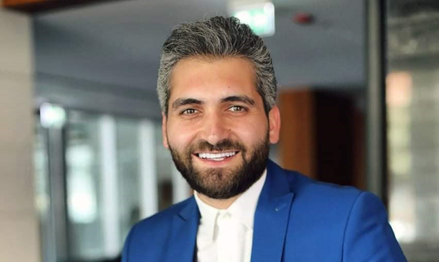 طوابير من البشر على ساحات الحياة