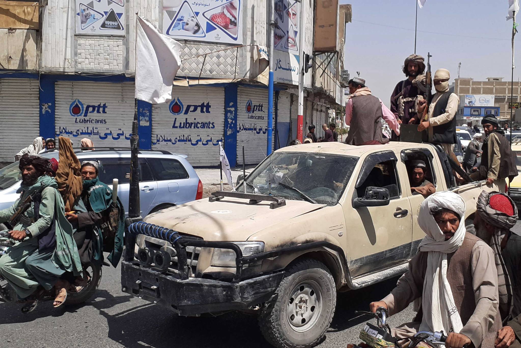 «طالبان» تتقدّم نحو بنجشير... و«المقاومة» : مُستعدون للتفاوض مع الحركة
قائد الجيش الاميركي : من المرجّح اندلاع حرب اهلية شاملة في افغانستان