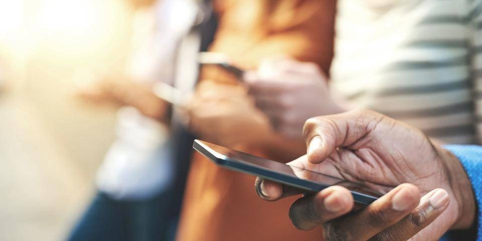 أمراض معدية تسببها الهواتف الذكية