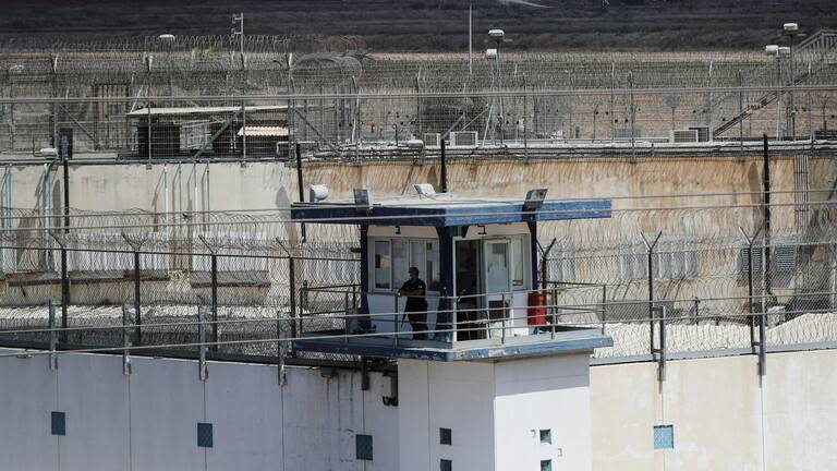 الحركة الأسيرة في سجون الإحتلال تعلن النفير العام