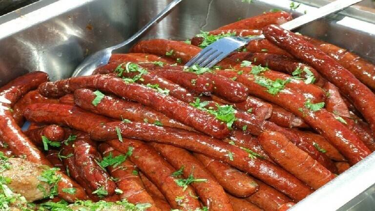 طبيب يكشف مادة غذائية تسبب سرطان الأمعاء