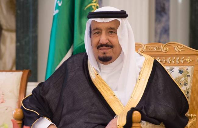 العاهل السعودي يحيل شخصية عسكرية كبيرة إلى التحقيق بتهم خطيرة