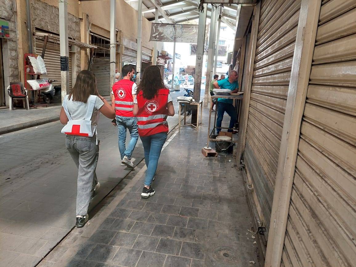 جولة للصليب الاحمر في أسواق بعلبك والهرمل للتحفيذ على تلقي اللقاح