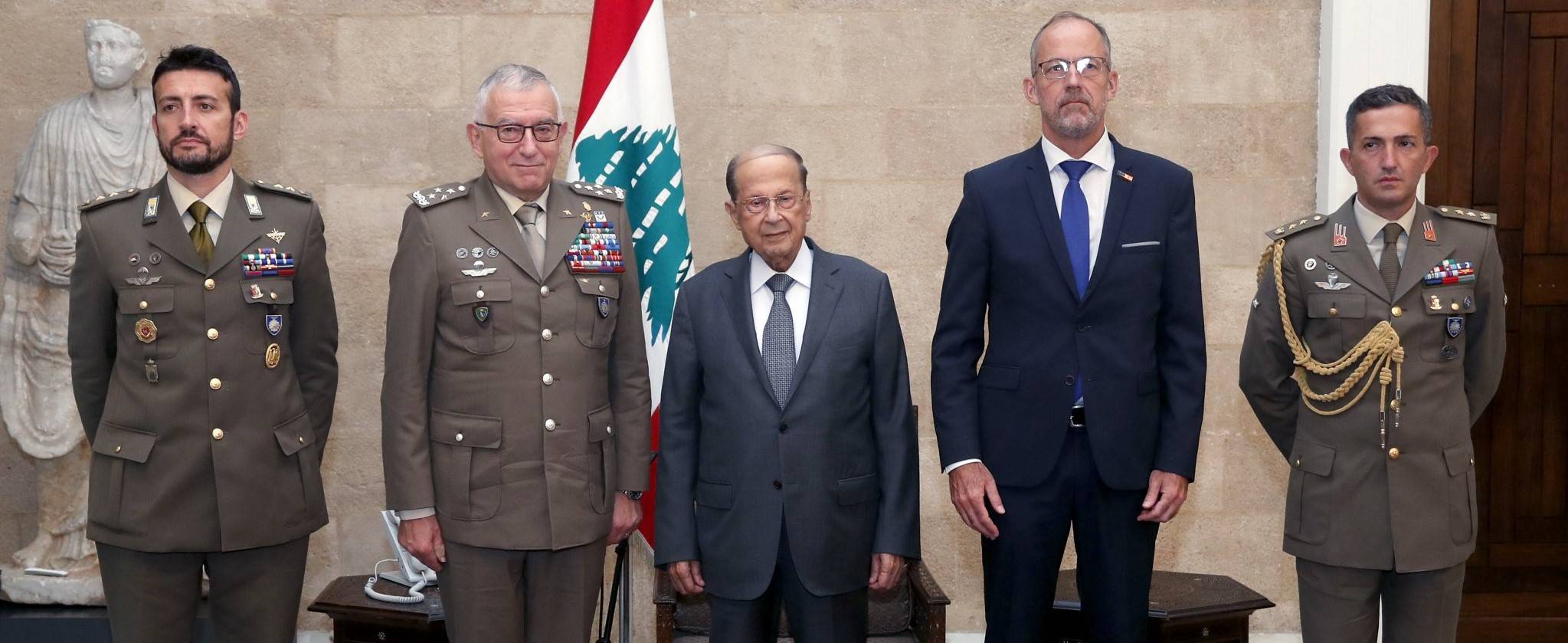 عون أمام وفد عسكري أوروبي رفيع المستوى: لبنان ملتزم بالقرارات الدولية