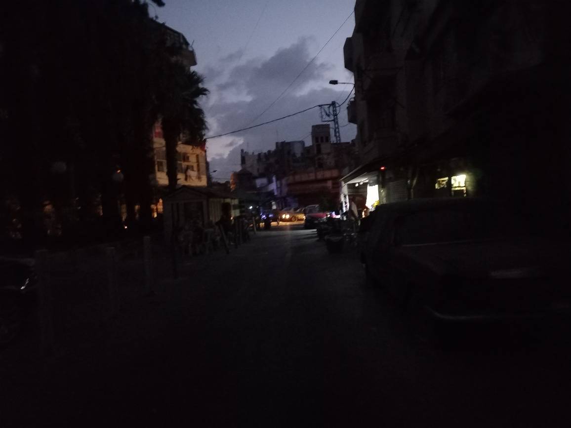 بالصور - طرابلس بالعتمة الشاملة في وقت واحد