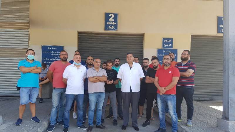بعد توقف رواتبهم منذ 3 أشهر... وقفة احتجاجية لموظفي المعاينة الميكانيكية