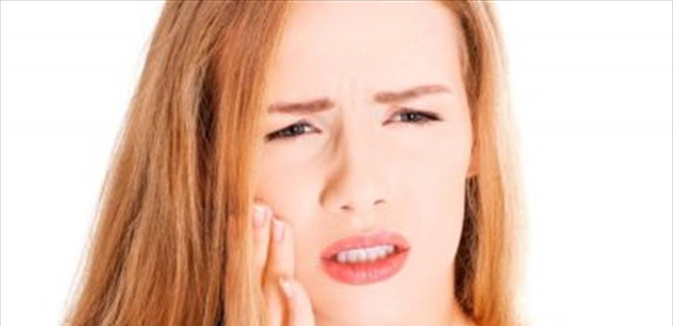 ما سبب قرحة الفم؟ وما علاجها؟