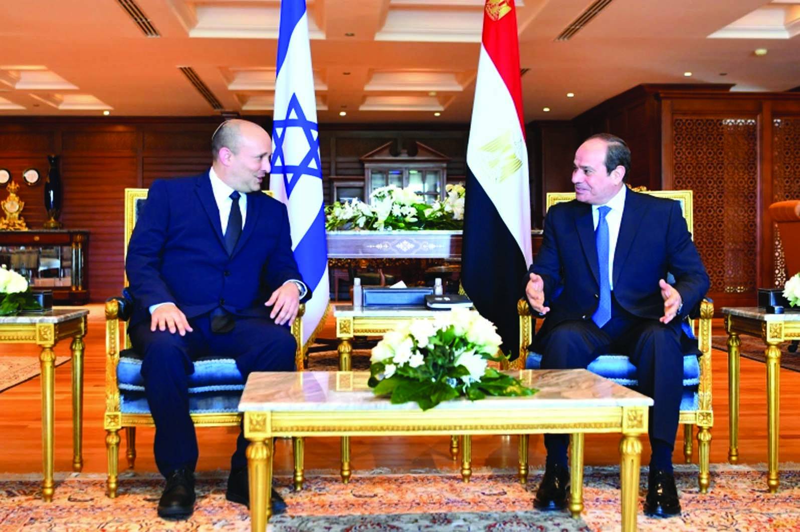 السيسي يستقبل رئيس الوزراء الإسرائيلي في شرم الشيخ ويبحثان جهود إحياء عملية السلام