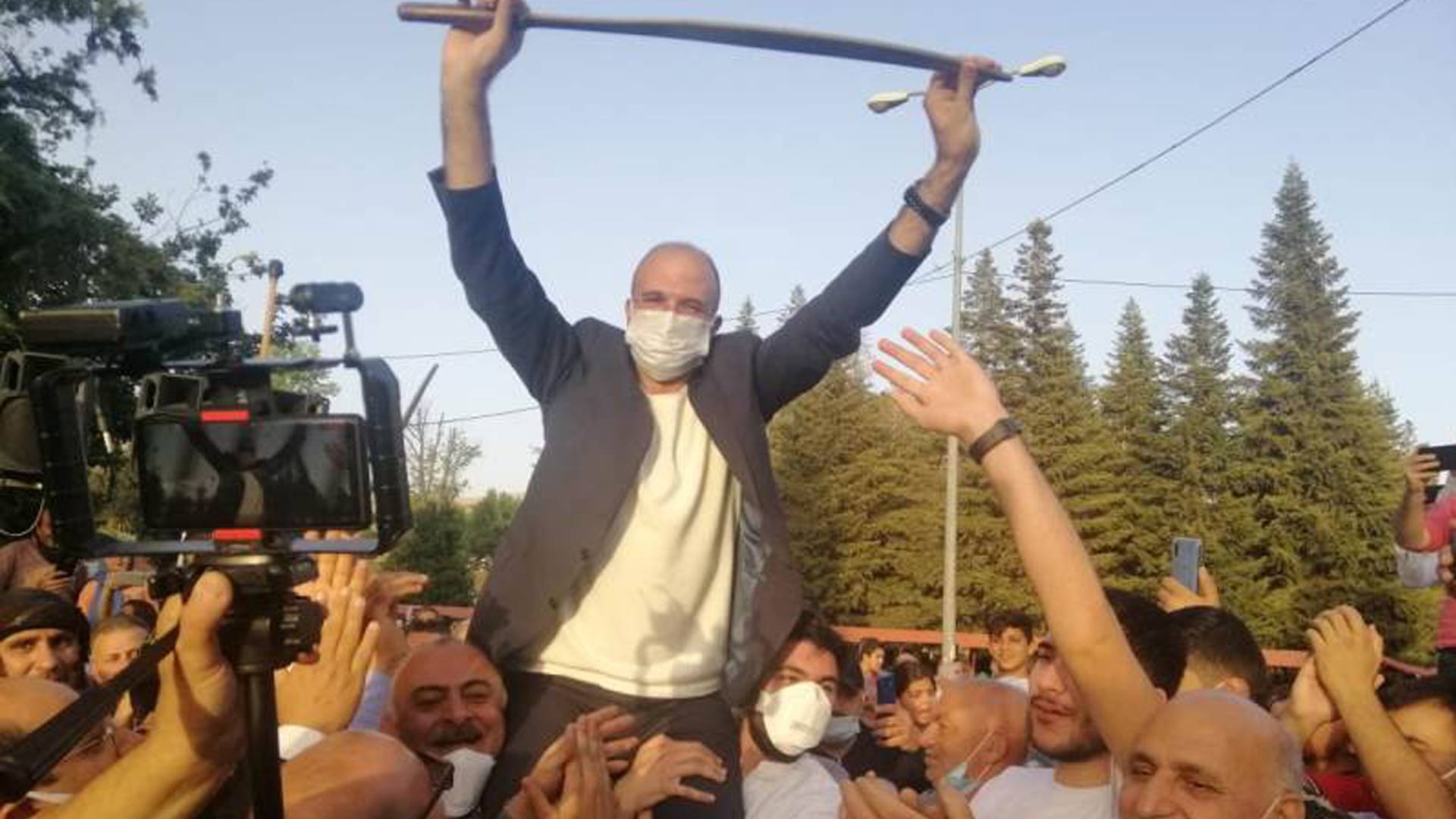حمد حسن من الوزارة إلى النيابة!