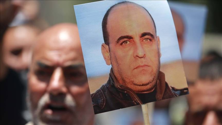ماذا تضمّن تقرير الطب العدلي الذي سلّمته السلطة الفلسطينية الى عائلة نزار بنات؟