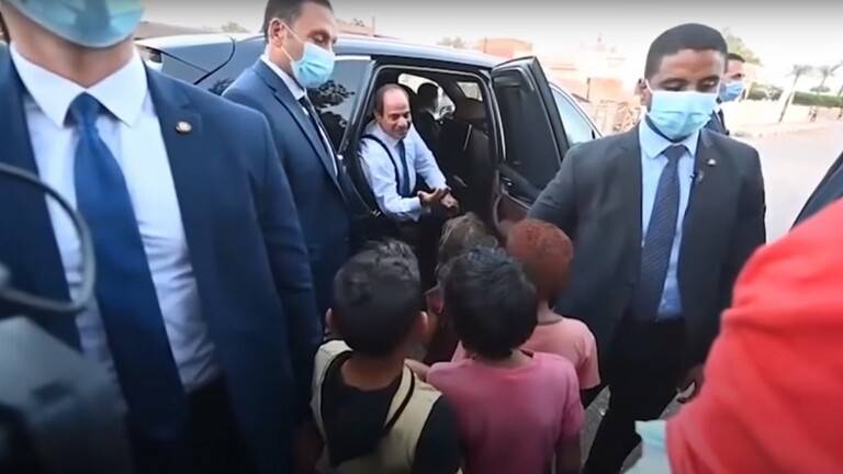 طفل يفاجئ السيسي.. ماذا سأله؟