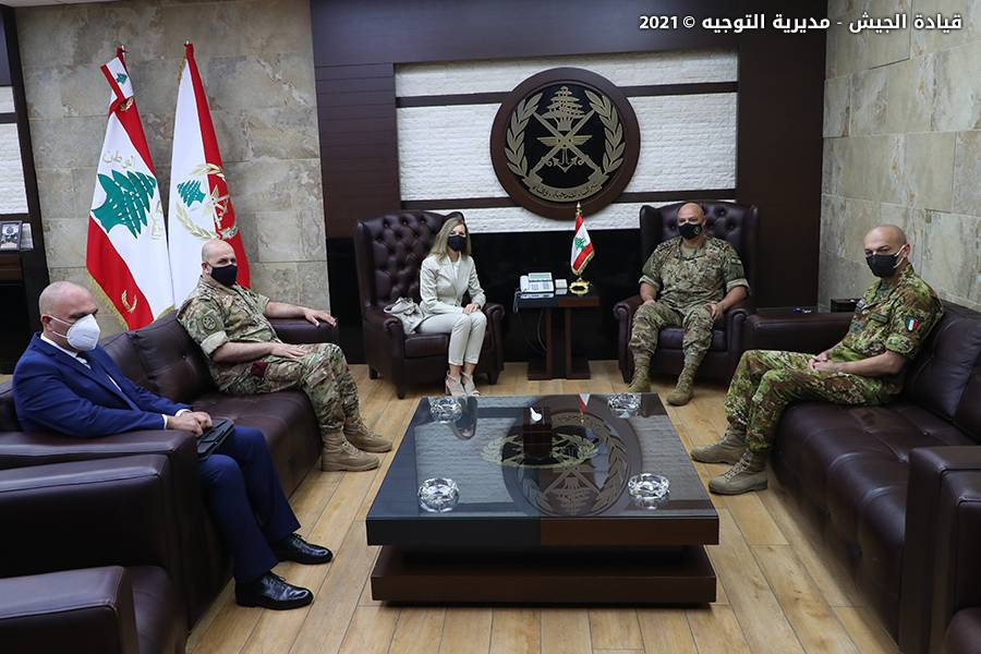 قائد الجيش استقبل السفيرة الإيطالية
