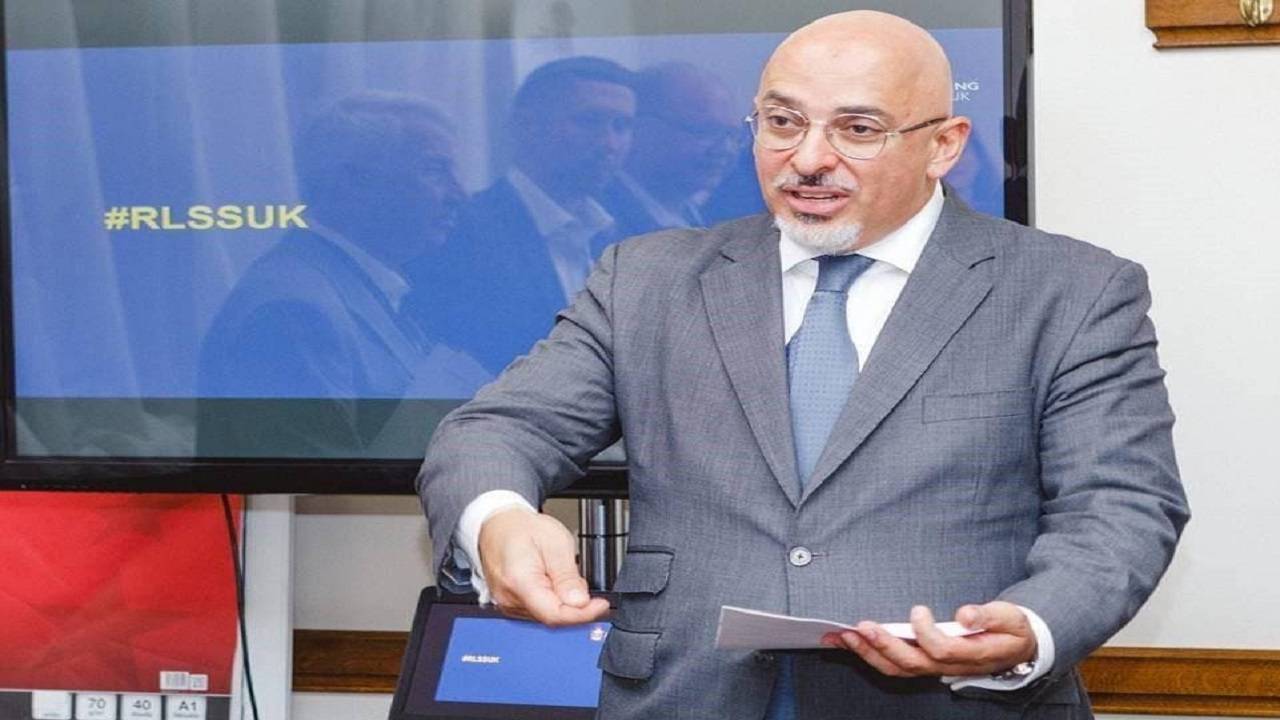 من هو وزير التعليم الجديد في بريطانيا العراقي الأصل؟