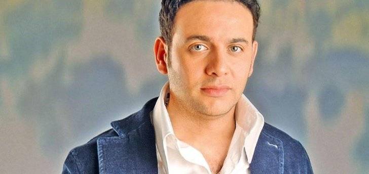 بالصورة - بعد رحيلها..ماذا أهدى مصطفى قمر والدته؟