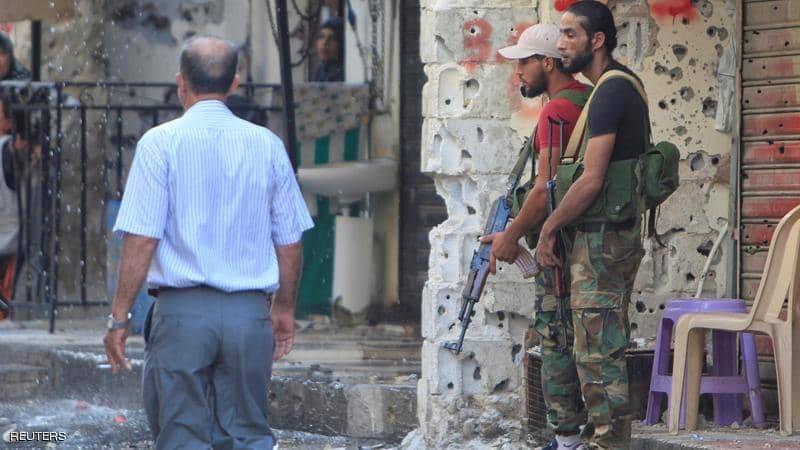 اندلاع الاشتباكات في مخيم عين الحلوة.. ونزوح إلى صيدا