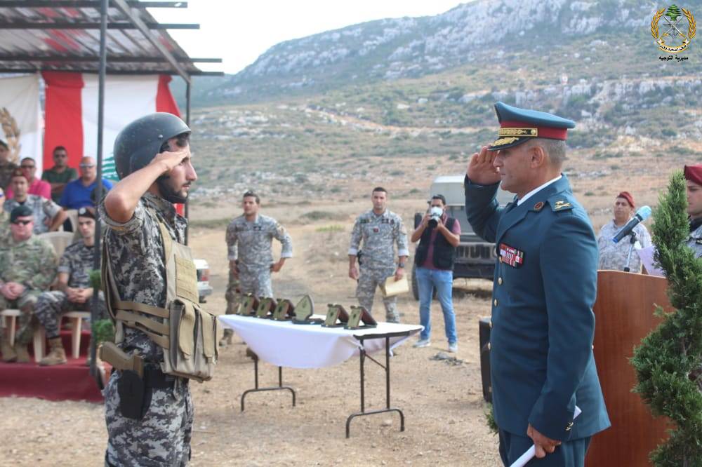 حفل تخريج وتوزيع شهادات على عناصر من مختلف قطع الجيش ووحداته