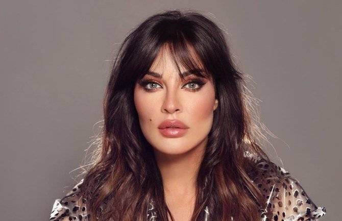 توضيح من نادين نجيم بعد انتشار صورتها مع خبير تجميل إسرائيلي