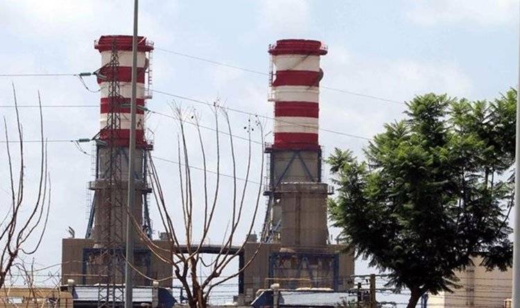 باخرة الفيول العراقي بدأت بتفريغ حمولتها في الزهراني