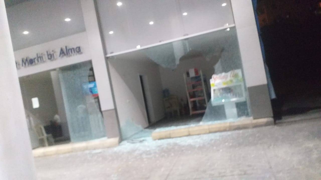 بالصور... تحطيم محطة للوقود في هذه المنطقة