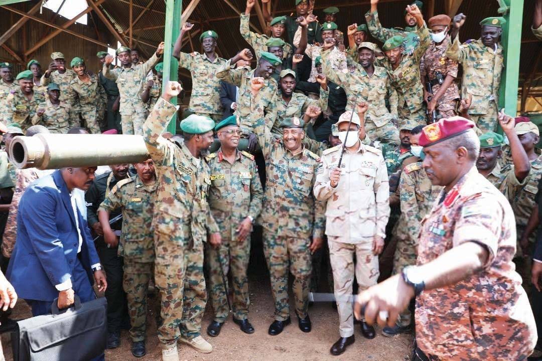 السودان: تبادل اتهامات بين العسكر والسياسيين حول الانقلاب... البرهان: الجيش هو الوصي على البلاد