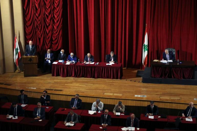 الحكومة عبرت الثقة بسرعة قياسية وتنطلق الى الاستحقاقات
ملفات ساخنة تنتظرها على «كوع الاصلاحات»... وماذا عن العلاقة مع الدول العربية؟