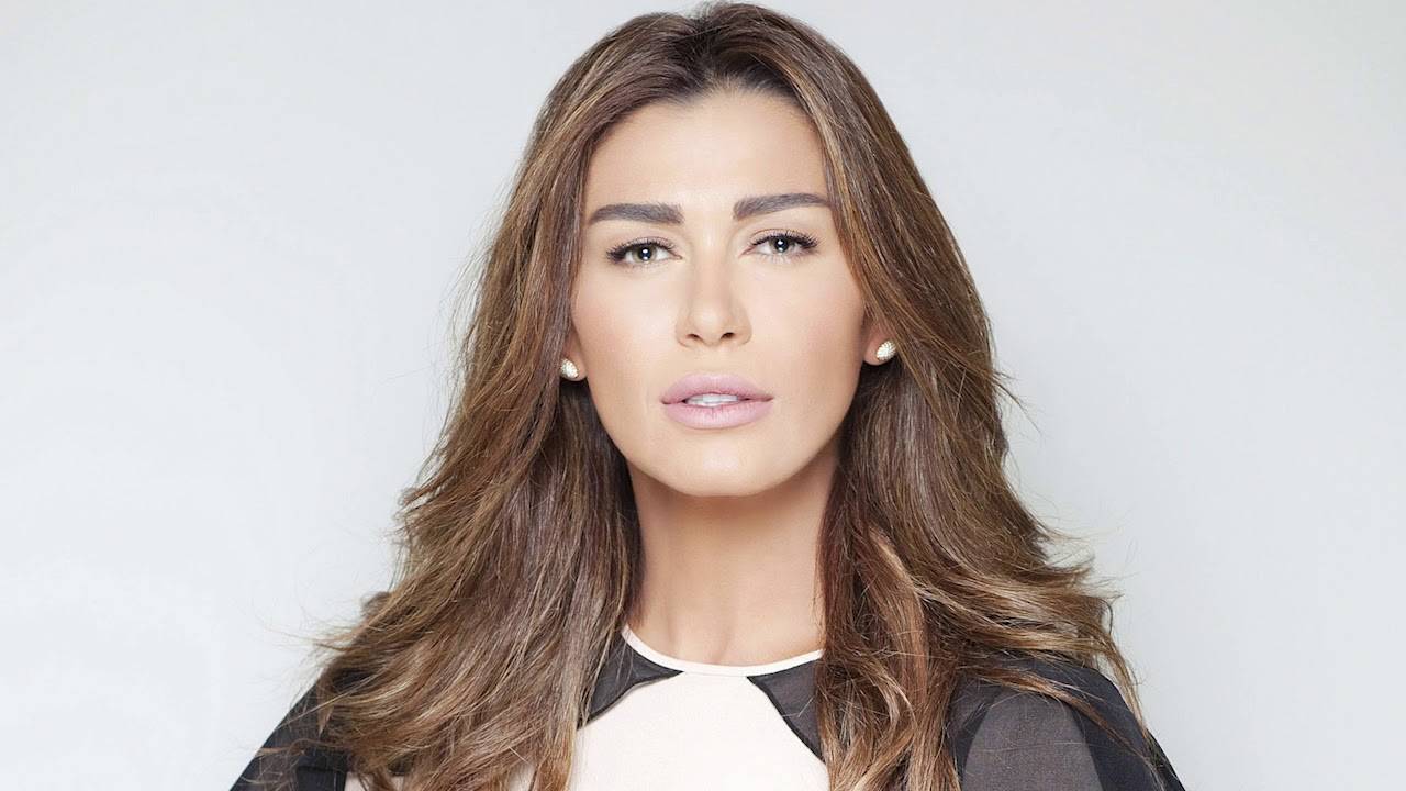 نادين الراسي تفضح نادين نسيب نجيم! ماذا قالت؟