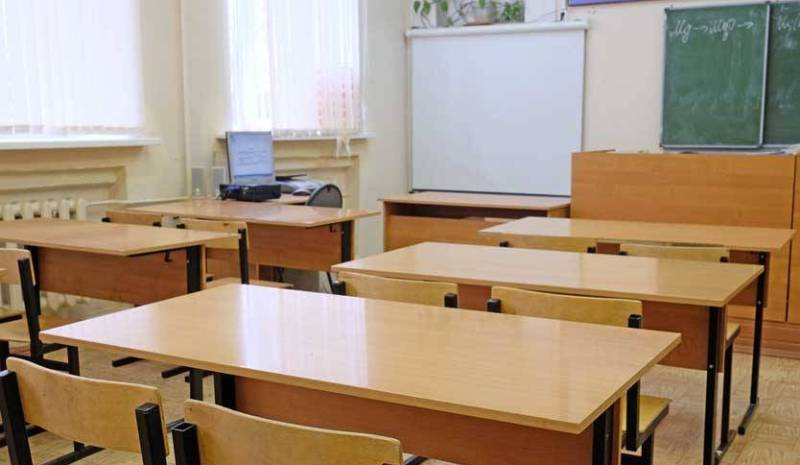 "العلم بات حكراً للأغنياء".. الأساتذة المتقاعدون يرفضون العودة إلى المدارس
