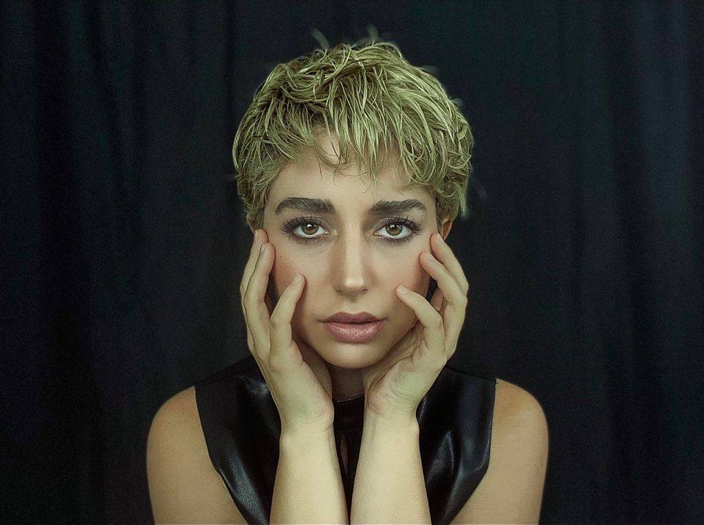 بالفيديو-أميركية من أصول لبنانية تغني بيروت!