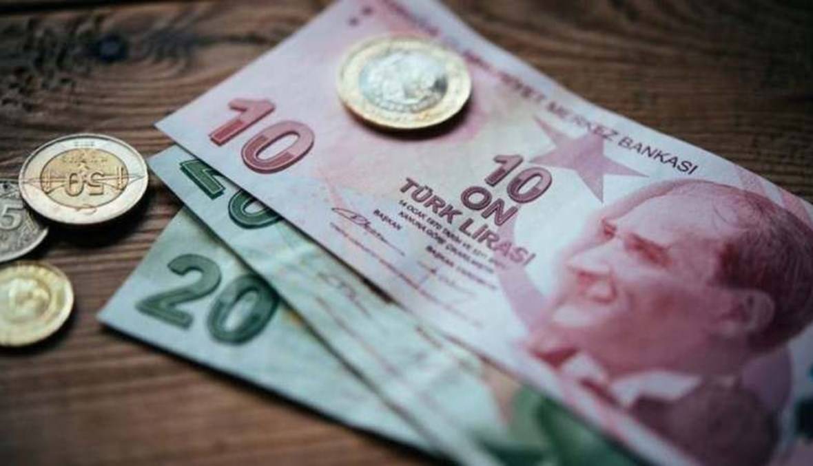 الليرة التركية تواصل انهيارها وتقترب من أدنى مستوياتها