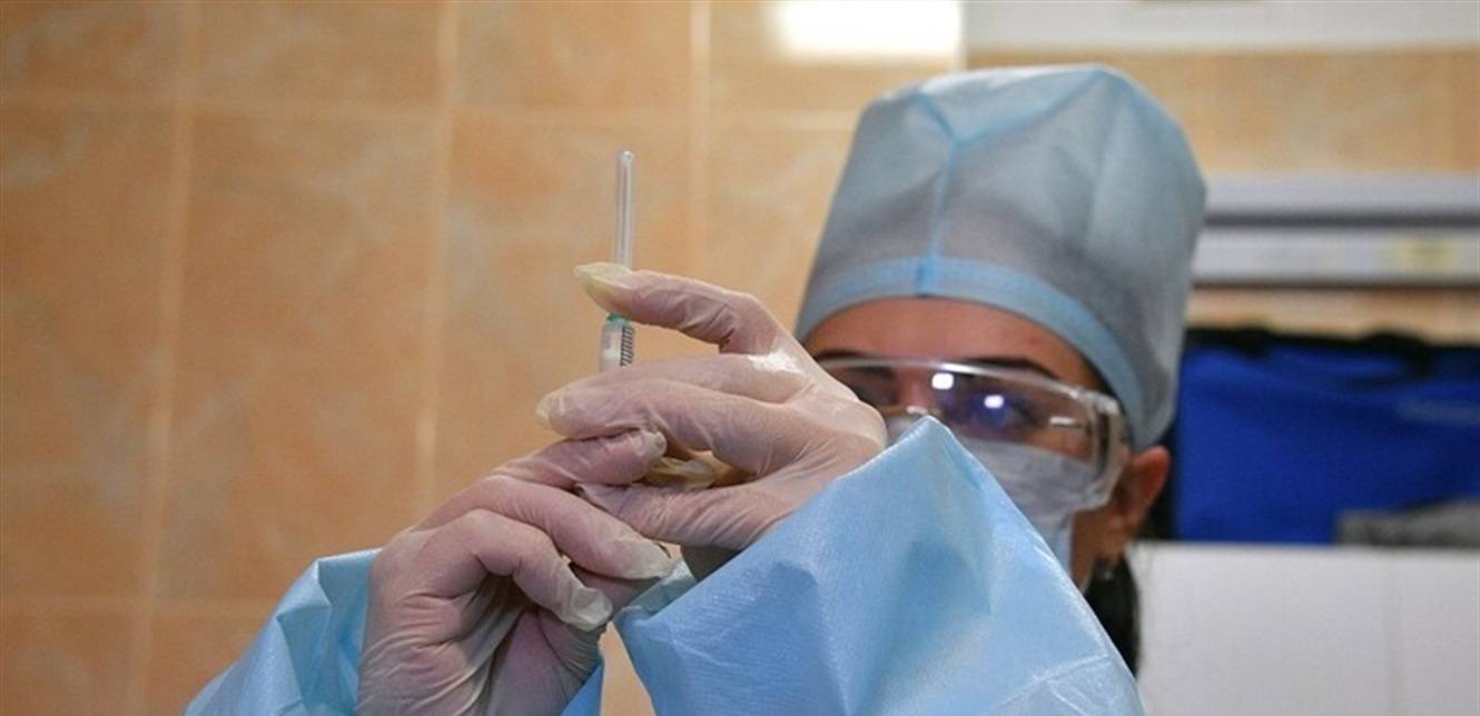 طبيب يعترف: تم بالخطأ حقن أطفال رضع بلقاحات ضد "كورونا"