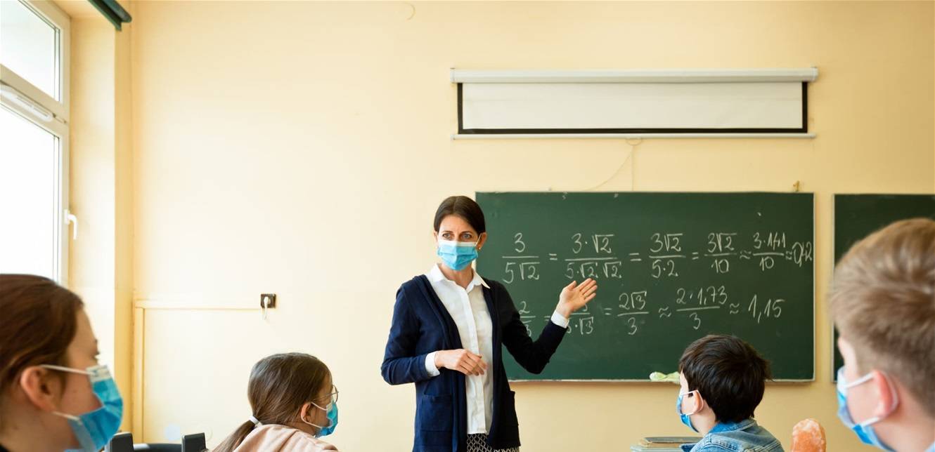 للحفاظ على سلامة الطلاب والمعلمين بزمن كورونا.. نصائح من الصحة العالمية