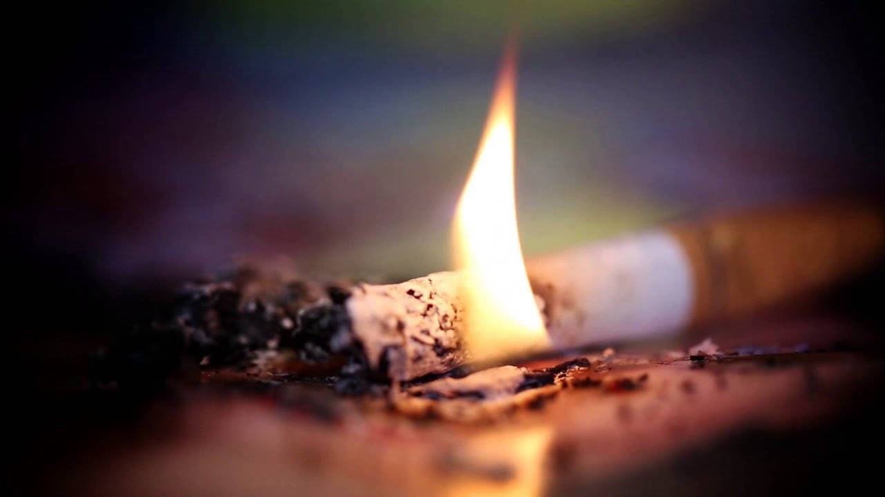 بالصورة - صب على جسده البنزين ممازحا.. فأودى بحياته