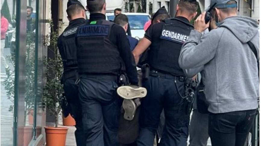 بالصور:  إلقاء القبض على شخص حاول تصوير الإليزيه لحظة وصول ميقاتي إليه