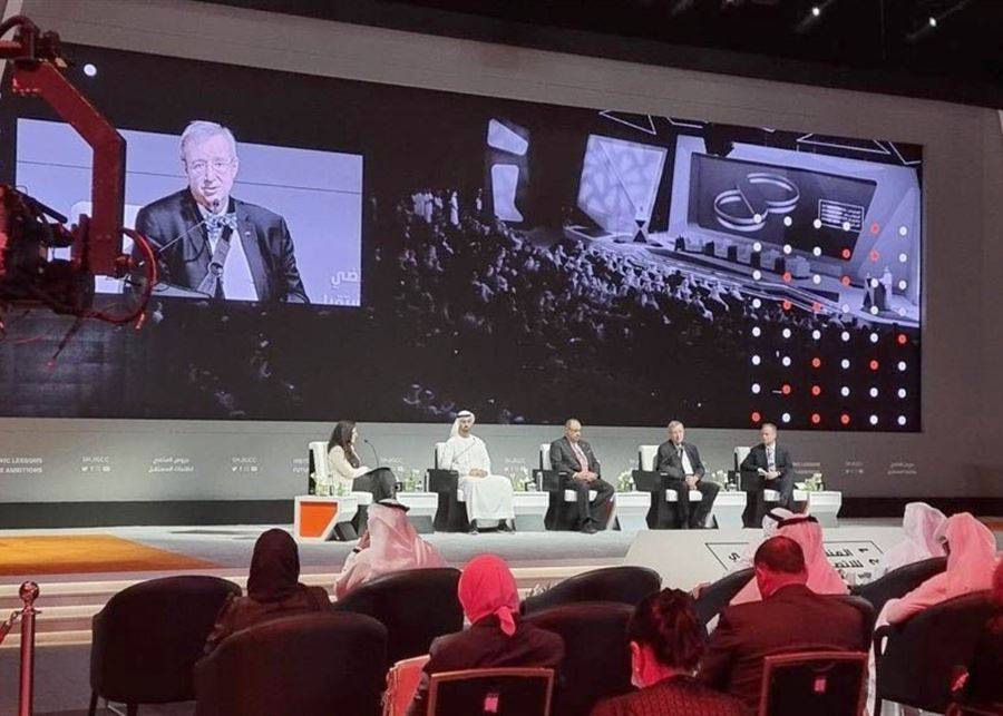 بالفيديو- "أستطيع التحدث باللغة الإنكليزي ولكن".. وزيرٌ يطلب التحدث بالعربية في منتدى دولي!